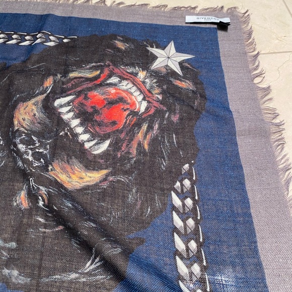 Givenchy Rottweiler scarfs - Picture 2 of 4
